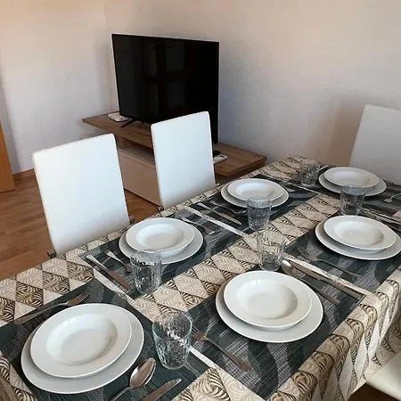 Per 6 Al Bergueda Apartment
